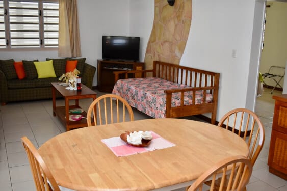 dining area with lounge in the bachground